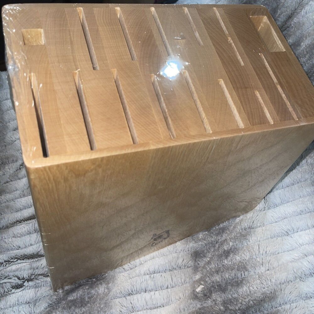 Shun 17-Slot Angled Block Birch